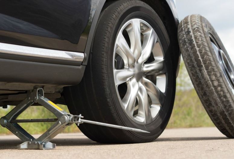 Vì sao cao su tự nhiên có màu trắng nhưng lốp xe lại có màu đen?