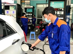 Xăng dầu đồng loạt tăng giá