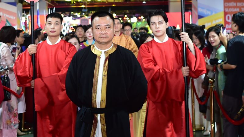 NSND Tự Long đồng hành cùng 'Hộ linh tráng sĩ' tại triển lãm 80 năm hành trình Độc lập - Tự do - Hạnh phúc