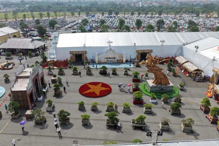 (Không gian trải nghiệm văn hóa truyền thống và trưng bày sinh vật cảnh) (Không gian trải nghiệm văn hóa truyền thống và trưng bày sinh vật cảnh)