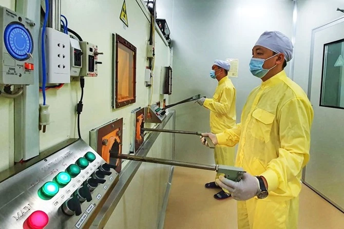 Phát triển tiềm lực khoa học và công nghệ hạt nhân, tăng cường cơ sở vật chất cho nghiên cứu, ứng dụng khoa học và công nghệ trong lĩnh vực năng lượng nguyên tử Phát triển tiềm lực khoa học và công nghệ hạt nhân, tăng cường cơ sở vật chất cho nghiên cứu, ứng dụng khoa học và công nghệ trong lĩnh vực năng lượng nguyên tử