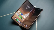 Siêu phẩm smartphone màn hình gập giá hơn 61 triệu đồng, cạnh tranh Samsung Galaxy Z Fold7