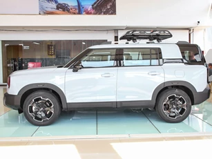 SUV địa hình siêu hầm hố, giá ‘mềm’