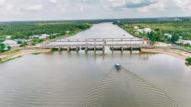 V&#x129;nh Long hi&#x1EC7;n &#x111;&#x1EA1;i h&#xF3;a h&#x1EC7; th&#x1ED1;ng th&#x1EE7;y l&#x1EE3;i, ki&#x1EC3;m so&#xE1;t ngu&#x1ED3;n n&#x1B0;&#x1EDB;c ng&#x1ECD;t