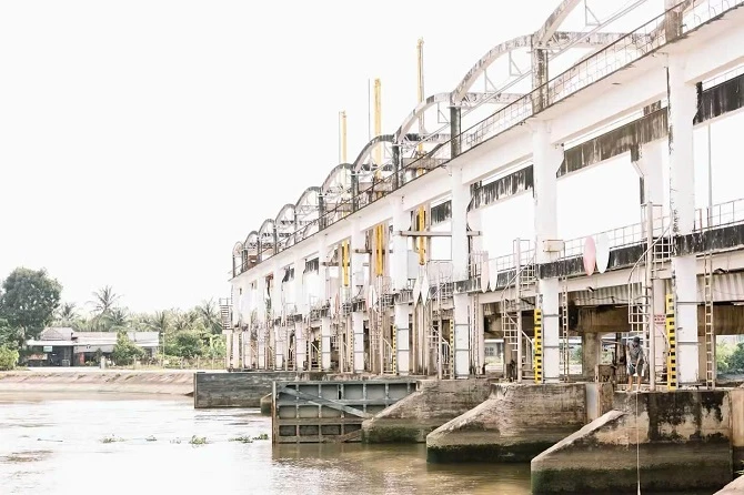 Chủ động nguồn nước ngọt cho sản xuất và đời sống Đồng bằng sông Cửu Long.