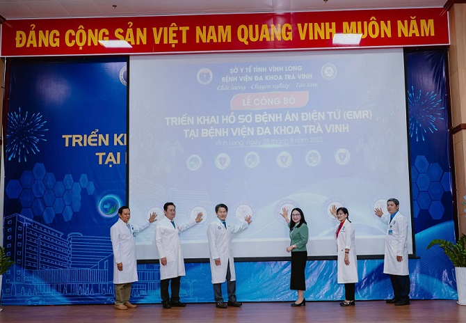 Bước tiến trong chuyển đổi số ngành y tế Vĩnh Long