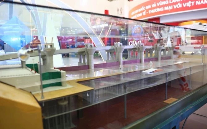 Mô hình đập Trụ đỡ cụm công trình "Ngăn sông đập trụ đỡ và đập xà lan" của GS. Trương Đình Dụ và PGS. Trần Đình Hòa, được trao giải thưởng Hồ Chí Minh về khoa học công nghệ năm 2010. Mô hình đập Trụ đỡ cụm công trình "Ngăn sông đập trụ đỡ và đập xà lan" của GS. Trương Đình Dụ và PGS. Trần Đình Hòa, được trao giải thưởng Hồ Chí Minh về khoa học công nghệ năm 2010.