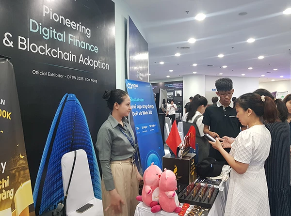 Trải nghiệm giao dịch tài sản số tại Ngày hội Blockchain Việt Nam 2025. Trải nghiệm giao dịch tài sản số tại Ngày hội Blockchain Việt Nam 2025.