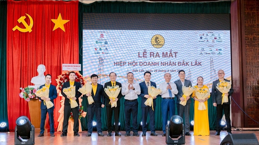 Ra m&#x1EAF;t Hi&#x1EC7;p h&#x1ED9;i Doanh nh&#xE2;n &#x110;&#x1EAF;k L&#x1EAF;k