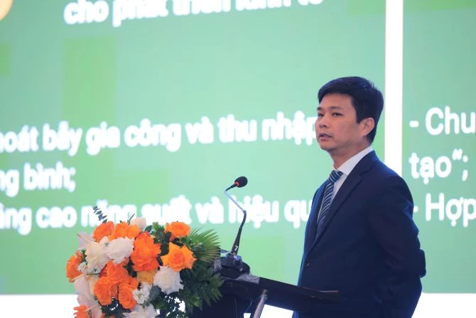 Ông Nguyễn Phú Hùng, Vụ trưởng Khoa học, kỹ thuật và công nghệ. Ông Nguyễn Phú Hùng, Vụ trưởng Khoa học, kỹ thuật và công nghệ.