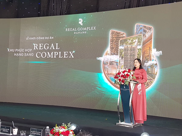 Phó Chủ tịch UBND TP Đà Nẵng Nguyễn Thị Anh Thi phát biểu tại lễ khởi công dự án Regal Complex. Phó Chủ tịch UBND TP Đà Nẵng Nguyễn Thị Anh Thi phát biểu tại lễ khởi công dự án Regal Complex.