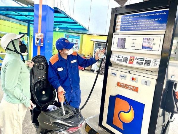 Xăng dầu tiếp tục tăng giá