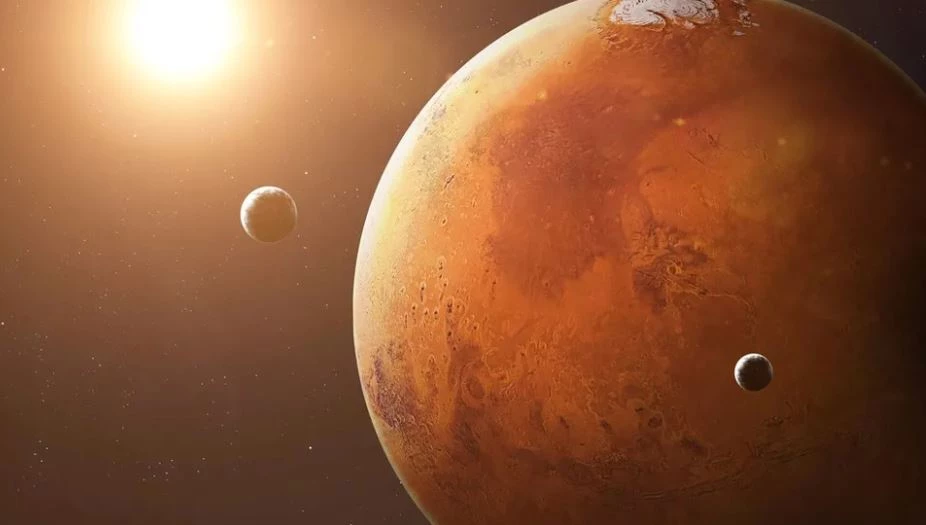 Các vệ tinh của sao Hỏa, Phobos và Deimos, mỗi vệ tinh chỉ rộng vài dặm và quay quanh Hành tinh Đỏ gần hơn nhiều so với khoảng cách từ vệ tinh đến Trái đất.(Nguồn ảnh: Shutterstock)