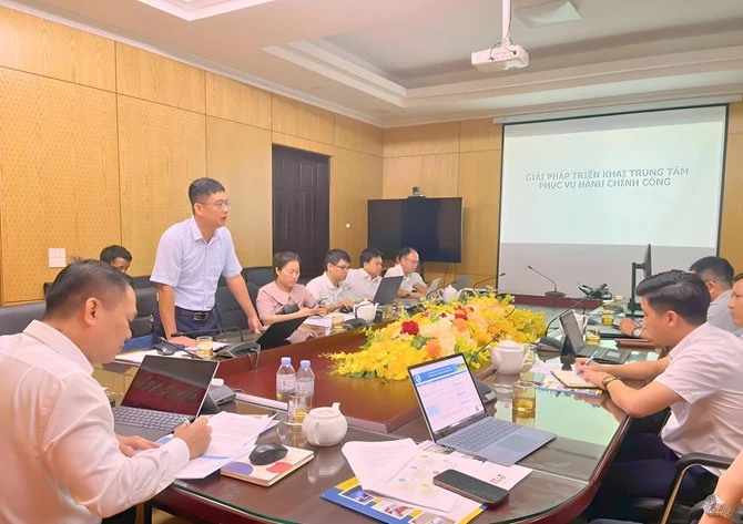 Đại diện lãnh đạo Trung Tâm Phục Vụ Hành Chính Công Tỉnh Hà Tĩnh Đại diện lãnh đạo Trung Tâm Phục Vụ Hành Chính Công Tỉnh Hà Tĩnh