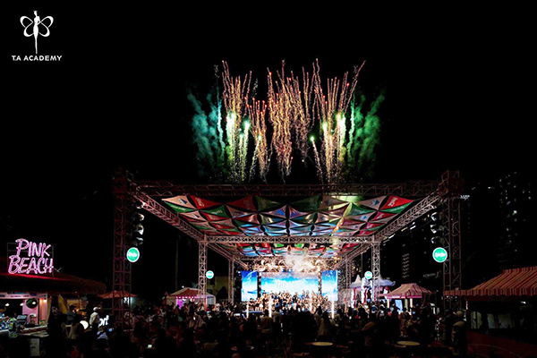 Sức thu hút của Pink Beach - sân khấu ngoài trời duy nhất tại Đà Nẵng