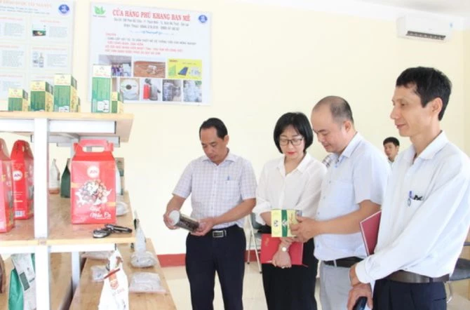 Gian hàng trưng bày sản phẩm và Điểm kết nối Cung - Cầu Công nghệ tại Trung tâm Thông tin Ứng dụng KH&CN tỉnh Đăk Lắk. Ảnh: Sở Khoa học và Công nghệ Đắk Lắk