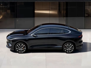 SUV coupe nội thất sang chảnh, công suất 680 mã lực, giá hơn 730 triệu đồng