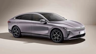 Xe sedan công suất 268 mã lực, giá gần 520 triệu đồng, cạnh tranh Toyota Camry