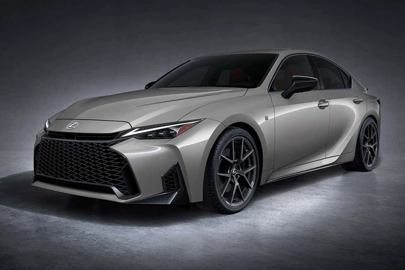 Lexus IS 2026.