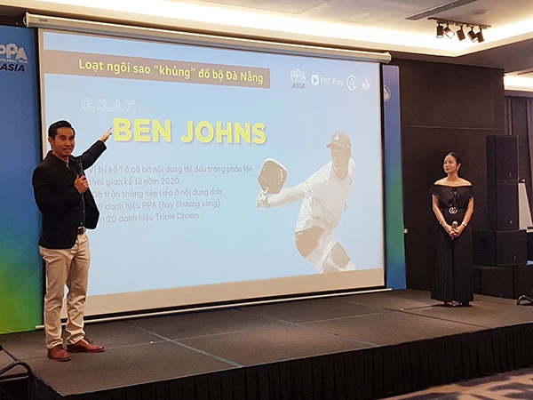 Ông Dương Quang Thuận - Giám đốc Công ty TNHH Liên kết America & Asia giới thiệu về loạt ngôi sao "khủng" sẽ độ bộ Đà Nẵng trong giải pickleball lớn nhất châu Á sắp tới. Ông Dương Quang Thuận - Giám đốc Công ty TNHH Liên kết America & Asia giới thiệu về loạt ngôi sao "khủng" sẽ độ bộ Đà Nẵng trong giải pickleball lớn nhất châu Á sắp tới.