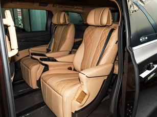 ‘Chuyên cơ mặt đất’ động cơ PHEV, giá hơn 1,7 tỷ đồng, so kè cùng Toyota Alphard