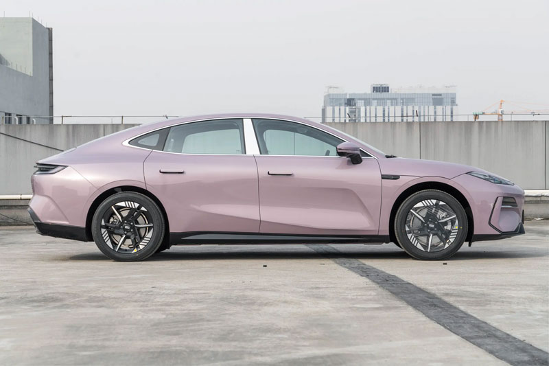 Xe sedan trang bị ấn tượng, giá từ 600 triệu đồng