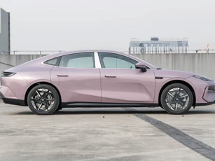 Xe sedan trang bị ấn tượng, giá từ 600 triệu đồng