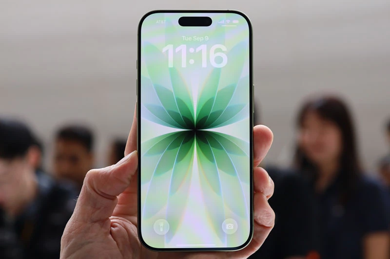 iPhone 17.