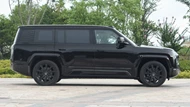 SUV dài 5,4 mét, công suất 1.180 mã lực, công nghệ tối tân, giá hơn 4,7 tỷ đồng