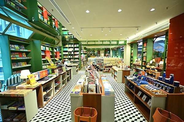 Không gian nhà sách Saigon Oxford Bookstore.