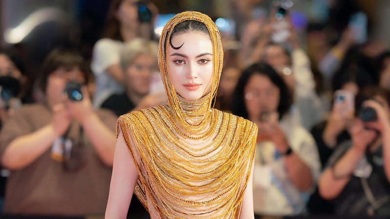 'Ma nữ đẹp nhất Thái Lan' Mai Davikah hóa thân thành nữ thần trong thiết kế của Lê Thanh Hòa