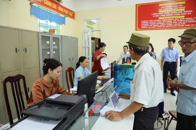Tích cực phổ biến, truyền thông sâu rộng nội dung của Nghị quyết số 206/2025/QH15 đến toàn thể cán bộ, công chức, viên chức và Nhân dân. Tích cực phổ biến, truyền thông sâu rộng nội dung của Nghị quyết số 206/2025/QH15 đến toàn thể cán bộ, công chức, viên chức và Nhân dân.