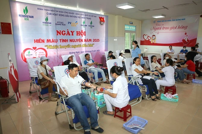 Người lao động BSR tích cực tham gia hiến máu – mỗi giọt máu cho đi, một cuộc đời ở lại. Người lao động BSR tích cực tham gia hiến máu – mỗi giọt máu cho đi, một cuộc đời ở lại.
