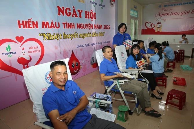 ĐVTN các đơn vị Cụm hoạt động Dầu khí miền Trung tích cực tham gia hiến máu ĐVTN các đơn vị Cụm hoạt động Dầu khí miền Trung tích cực tham gia hiến máu