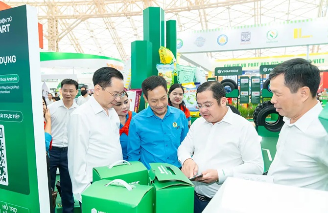 Tập đoàn Hóa chất ghi dấu ấn tại Triển lãm thành tựu đất nước 2025