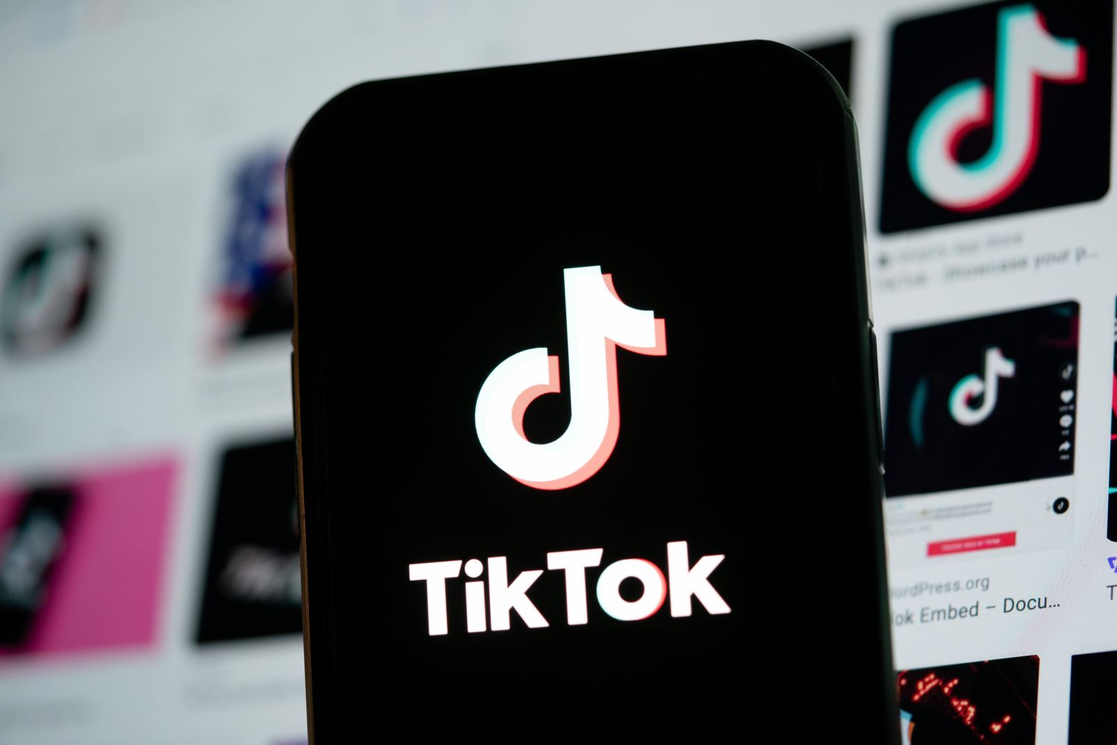 Vì sao Mỹ tiếp tục lùi hạn chót cấm TikTok?