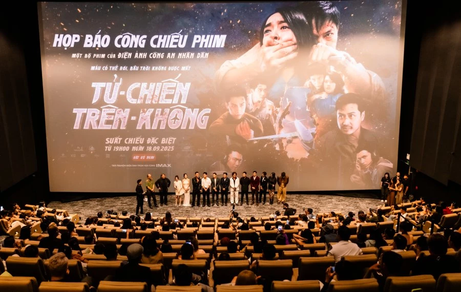 Phim "Tử chiến trên không" chính thức ra mắt tại TP HCM. Phim "Tử chiến trên không" chính thức ra mắt tại TP HCM.