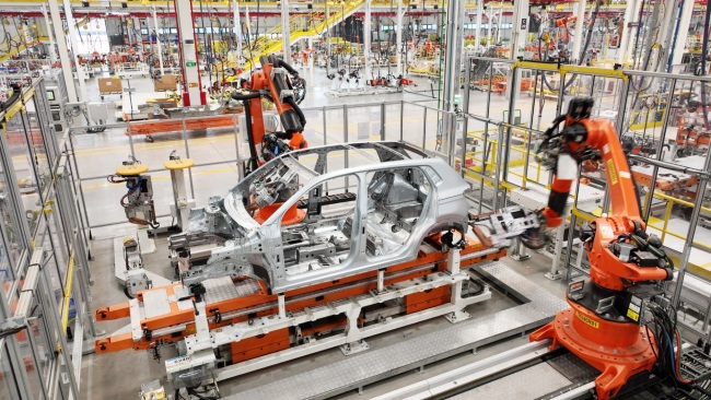 Từ linh kiện rời đến giá trị cao: Con đường nào cho ngành sản xuất Việt?