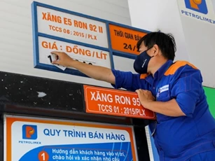 Giá xăng vượt mốc 20.600 đồng/lít