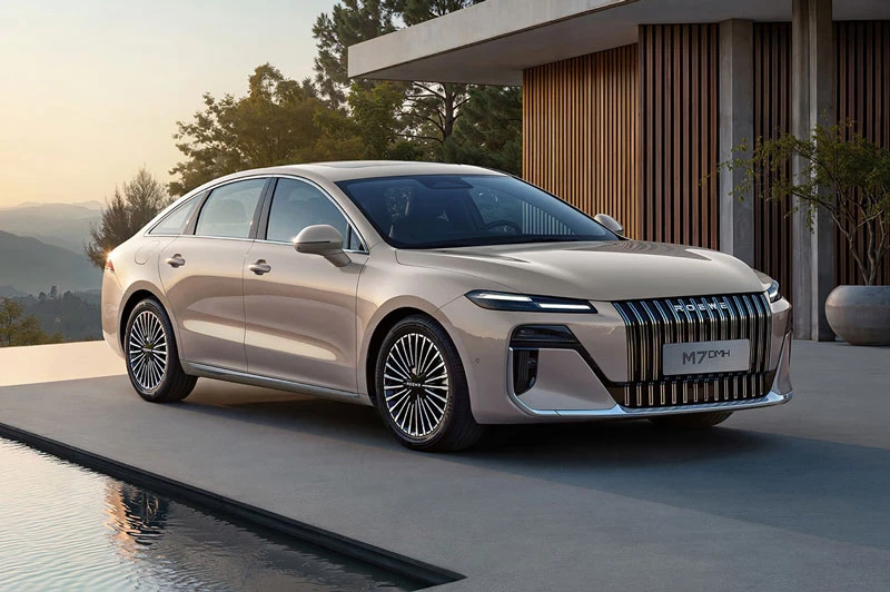 Sedan hybrid cắm sạc Roewe M7 DMH 2026 chính thức giới thiệu, giá hấp dẫn tại Trung Quốc