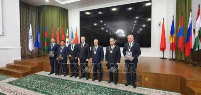 Nhà khoa học thứ hai của Việt Nam nhận bằng Viện sĩ Liên hiệp các viện hàn lâm khoa học thế giới