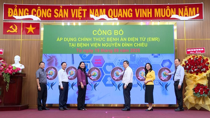 'Cuộc đua' số hóa ngành y ở miền Tây