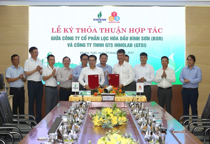 Lọc hóa dầu Bình Sơn ký kết hợp tác tái chế và sản xuất nhiên liệu bền vững