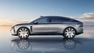 ‘Xe chủ tịch’ giá hơn 3 tỷ đồng có gì để cạnh tranh với Mercedes-Benz EQS?
