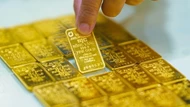 Giá vàng thế giới tăng theo quyết định hạ lãi suất của Fed, các chuyên gia nhận định gì?