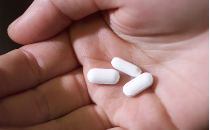 Loại thuốc uống giảm đau đầu phổ biến, giá rẻ có thể ngăn ung thư nguy hiểm tái phát