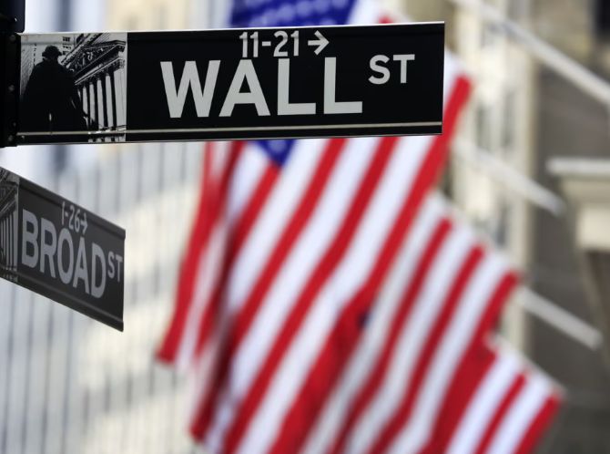 Gi&#x1EDB;i c&#xF4;ng ngh&#x1EC7; Thung l&#x169;ng Silicon ch&#x1EA5;n &#x111;&#x1ED9;ng v&#x1EDB;i s&#x1EAF;c l&#x1EC7;nh H-1B c&#x1EE7;a T&#x1ED5;ng th&#x1ED1;ng Trump