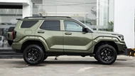 SUV địa dài gần 5 mét, thiết kế hầm hố, giá gần 1 tỷ đồng