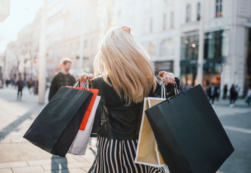 5 bí quyết quản lý tài chính giúp cô nàng mê mua sắm thoát cảnh 'cháy túi'