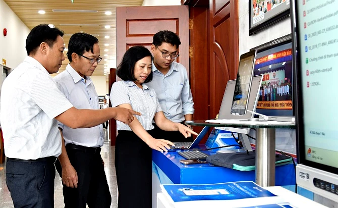 Tỉnh Cà Mau đã ký kết các thỏa thuận hợp tác chiến lược với những tập đoàn công nghệ lớn như VNPT và Viettel trong giai đoạn 2025 - 2030, để hỗ trợ doanh nghiệp ứng dụng công nghệ vào sản xuất, kinh doanh.